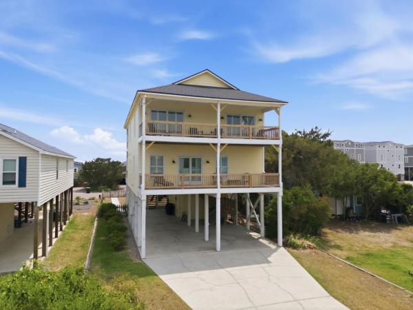 Steps From Beach With Ocean Views And Fresh Updates - Long Beach, NC