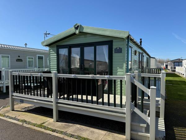 Palm Grove 119 - Golden Palm Resort, Pet Friendly, Wifi, Bed Linen - Meadow Lakes Caravan & Lodge Hire - Anderby Creek