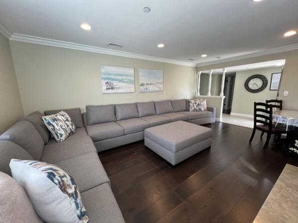 Awesome 4 Bedroom, 3 1/2 Bath Home 1/2 Mile Walk To Disney - Anaheim
