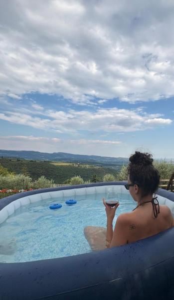 Auf dem Foto ist das Objekt La Terrazza in Collina in der Stadt Cavalo zu sehen.