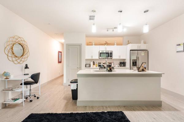 Riverwalk View Luxe Condo Views Pool Free Parking -
