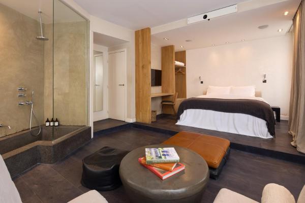 A la foto es mostra l'objecte Hidden Hotel situat a la ciutat de París.