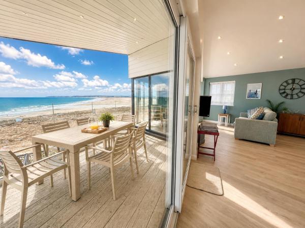 Stylish 3-bed Seaview Retreat With Balcony - Steps From The Beach - Westward Ho! - The BIG Sheep