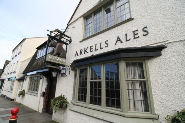Auf dem Foto ist das Objekt The Old Bear Inn in der Stadt Cricklade zu sehen.