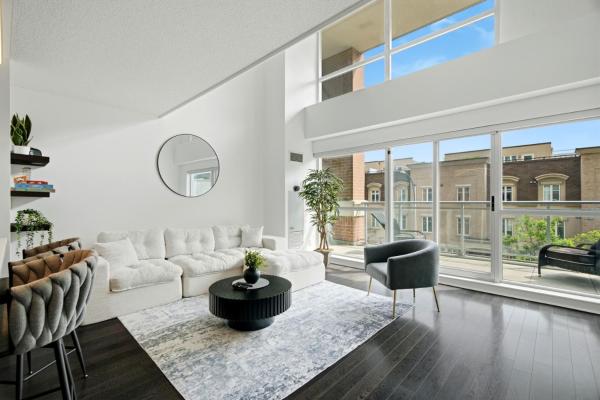 Downtown Loft Style Condo With Pool Gym And Balcony - 온타리오