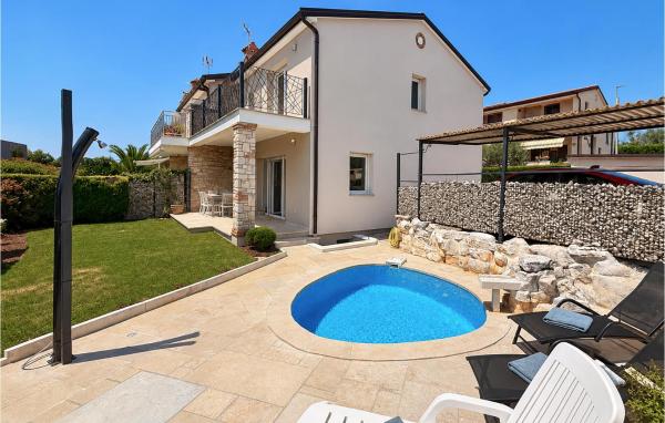 Awesome Home In Buzinija With Private Swimming Pool, Can Be Inside Or Outside - Porec