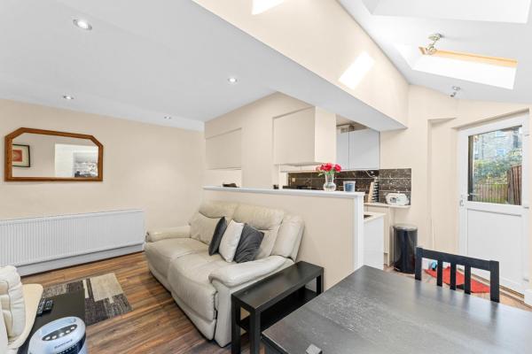 Modern 3 Br Flat Near Tube-westfield & Central London - Twickenham