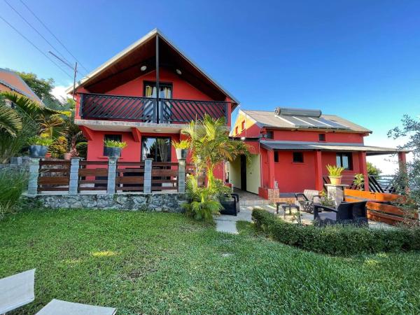 Maison cosy avec vue mer et jardin à Trois Bassins