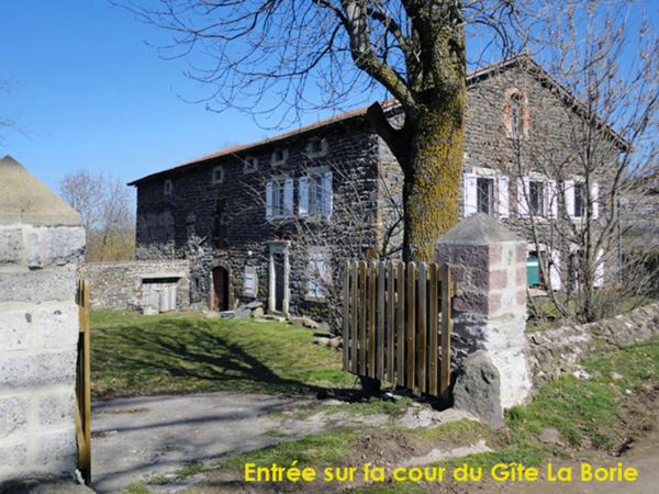 Maison De Charme En Campagne à Arlempdes Avec Jardin - Coucouron