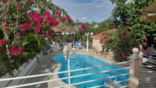 A la foto es mostra l'objecte Appartement charmant à Sainte Anne 42 m² + Piscine partagée situat a la ciutat de Le Moule.