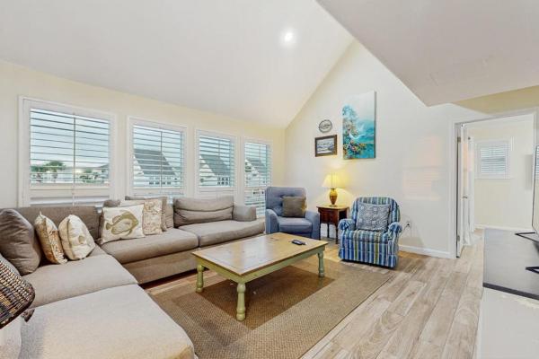 Waterfront Villa With Multi Level Home Shared Pool & Easy Beach Access - Destin, FL