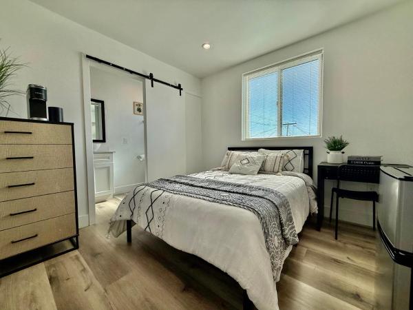Your La Home Near Usc Private Bath Ac Free Laundry All Included Great For Monthly Or Long Term - Los Angeles, CA
