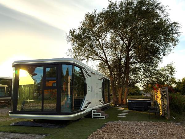 Futuristic Capsule - Jacuzzi & Beach Access - Misdroy