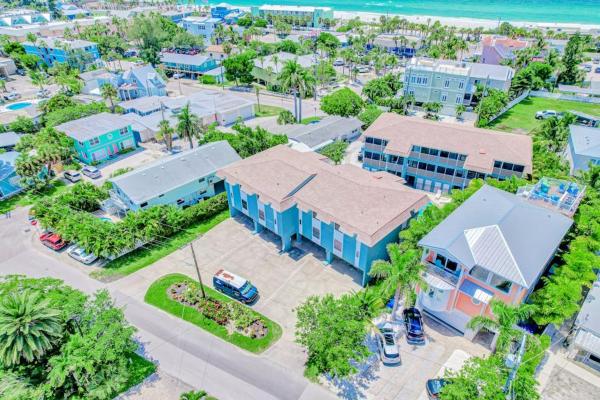 Coquina Reef 11 - Bradenton Beach