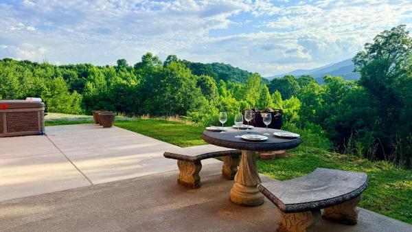 Summit Ember By Avantstay - Waynesville, NC
