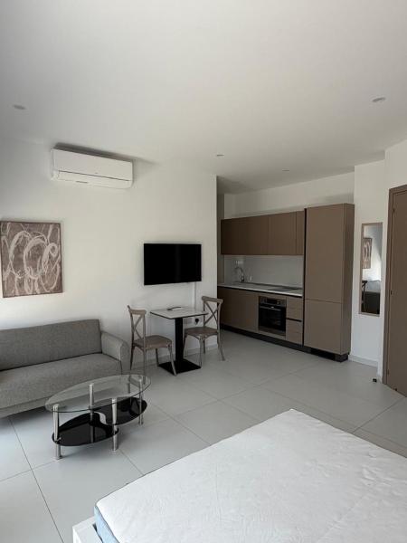 Lux Business Apartments - Larnaca