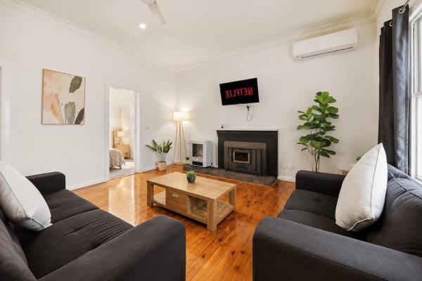 Modern Family House With Bbq - Dubbo