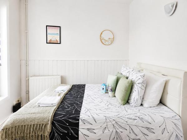 Maisonnette En Duplex Avec Jardin-babyfoot Et Billard - Marquise