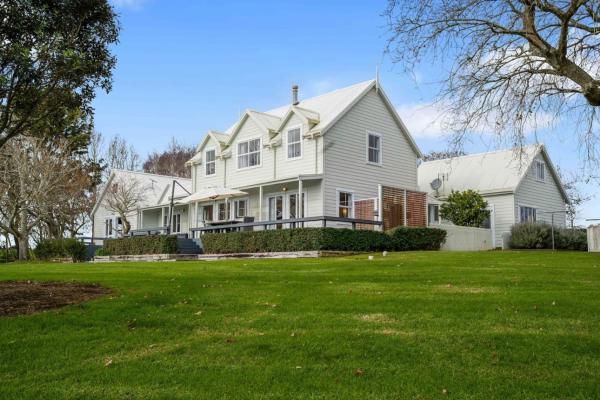 Bergenhus Oasis - Trampoline, Playhouse - Bbq - Pukekohe