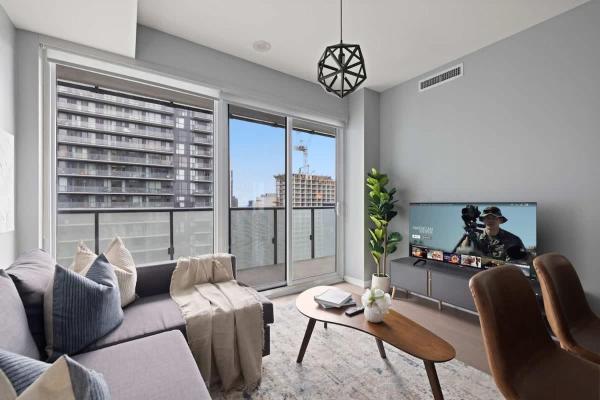 Stunning 1br Suite Private Balcony & City Views - Toronto