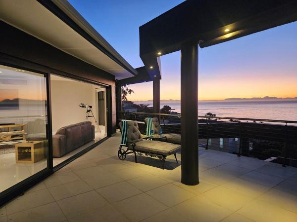 Sugar Beach Penthouse, Sleeps 6 With Private Pool - Grabouw
