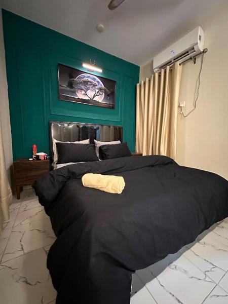 Phase 7 Ext 1bed Lounge - Karachi