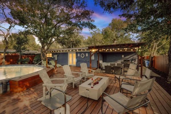 Vibrant House W Great Backyard Pool And Jacuzzi - Cary, NC