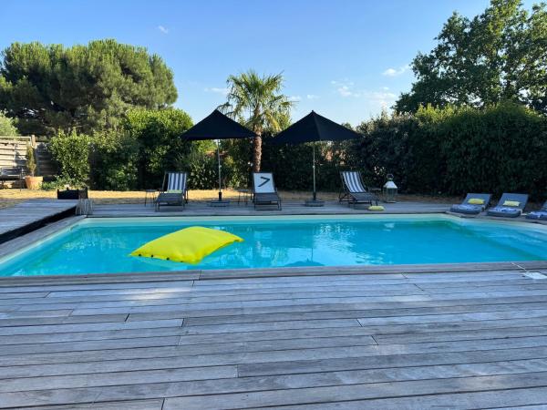 A la foto es mostra l'objecte Villa grande piscine et jacuzzi Jardin sans vis-à -vis, très calme situat a la ciutat de Cholet.