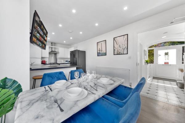 4 Bed Family & Work Ready Home - Leyton