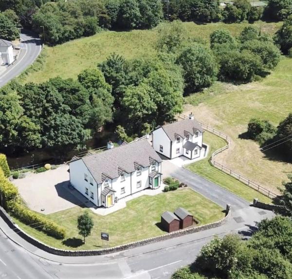 Riverbank Cottages - County Galway