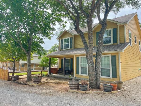 Oak Creek Haus - New Braunfels, TX