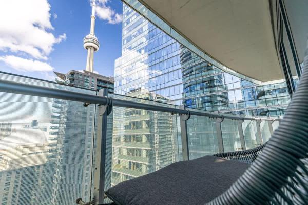 2br Condo With Stunning Cn Tower View & Free Parking - Toronto
