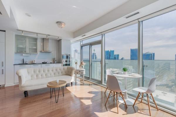 1br Sky-high Lakeview Condo Plus Parking In Downtown - Toronto