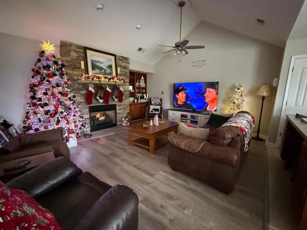 Parkway Bear Cottage - Sevierville, TN
