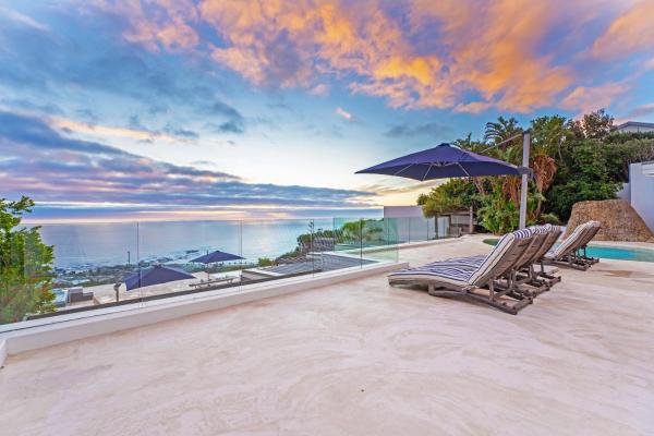Spectacular Ocean & Mountain Views, Large Jacuzzi, 8 Bedrooms, 2 Pools - Two Views Villa Camps Bay - Camps Bay