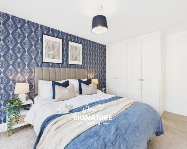 No1 Saxon Way By Signature Stays - Parking - Gym - Pool & Spa - Bromsgrove