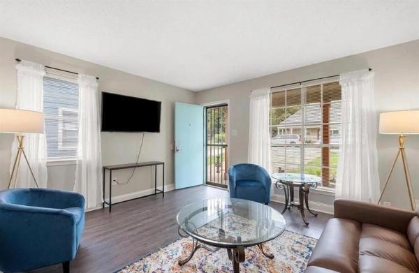 Modern 2 Bedroom Stay In Memphis Near Beale St & St Jude - Memphis, TN