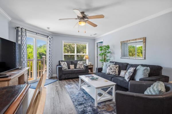 Sea Esta By Oak Island Accommodations - Oak Island, NC