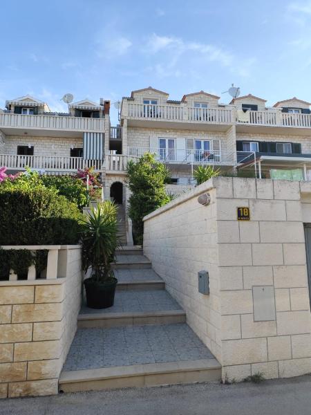 Apartments With Parking Space Bol, Brac - 27896 - Stari Grad