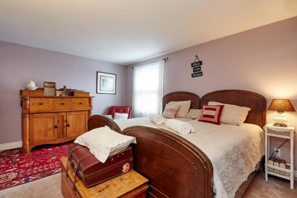 French Nest, Private Bathroom Check The Pictures - Burlington
