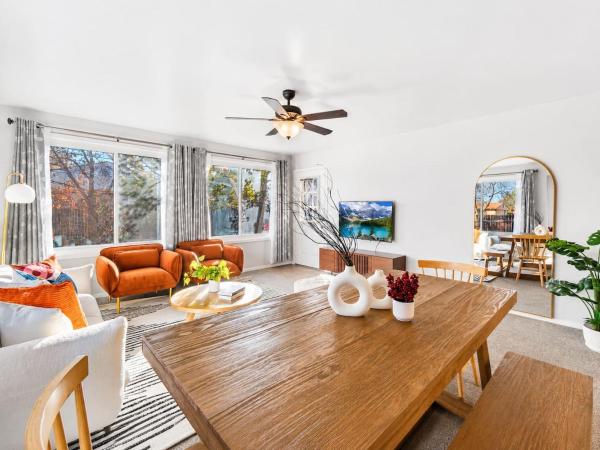 Modern Stay Home With Game Rooms And Spacious Backyard - Thornton, CO