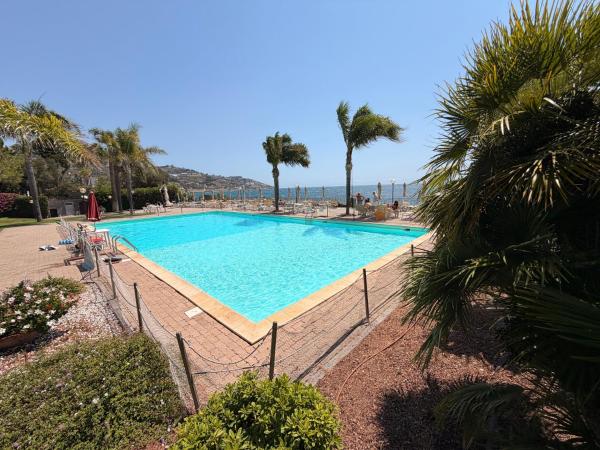 Sea View Apartartment - Swimming P - Car Park - Bikes - Sanremo