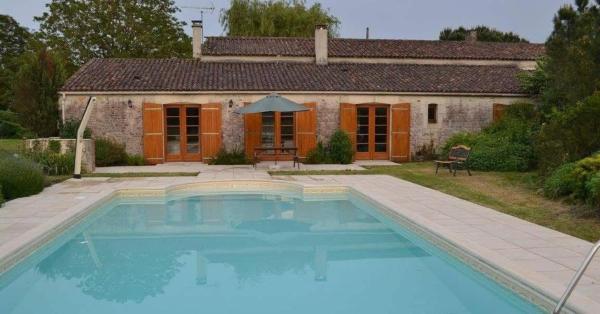 House Sleeps 12 With Pool And Parking - Département Charente-Maritime