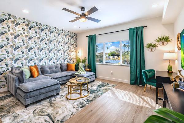 Emerald Palm- Luxury 3br- Pool, King Beds, Spacious, Quiet, Garage, Close To Airport And Oldtown - Phoenix, AZ