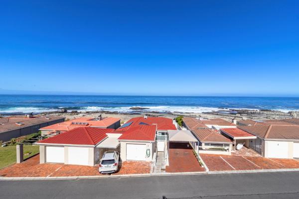 214 Hermanus Beach Club - Hermanus