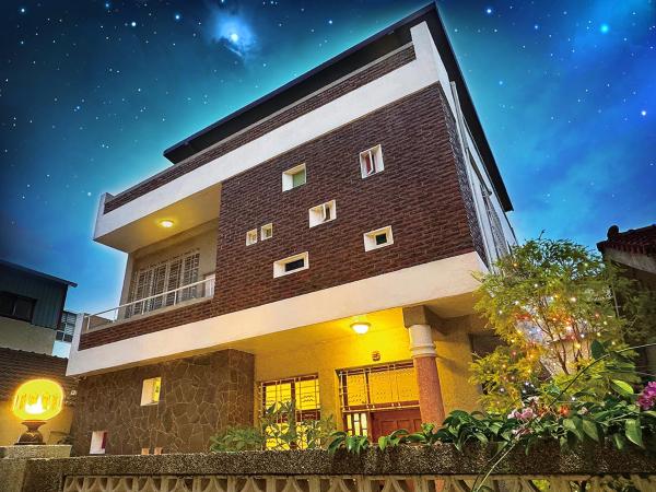 朗香洋房 台南安平民宿2-12人包棟, Tainan