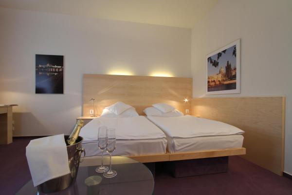Na fotografii je vidět objekt Hotel DAP nacházející se ve městě Praha.