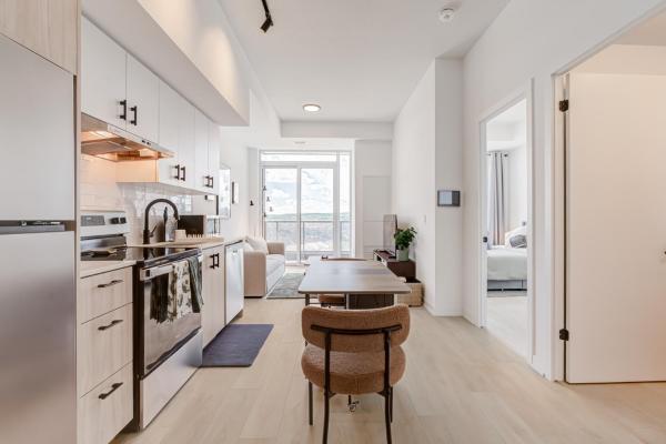 Escarpment Views - Luxury 1br Condo - Resort-style Amenities In North Burlington - Oakville
