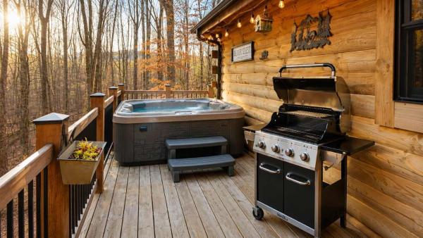 The Little Deer Cabin - Hot Tub Stone Fireplace - Virginia