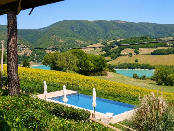La Corte Sul Lago - Marche
